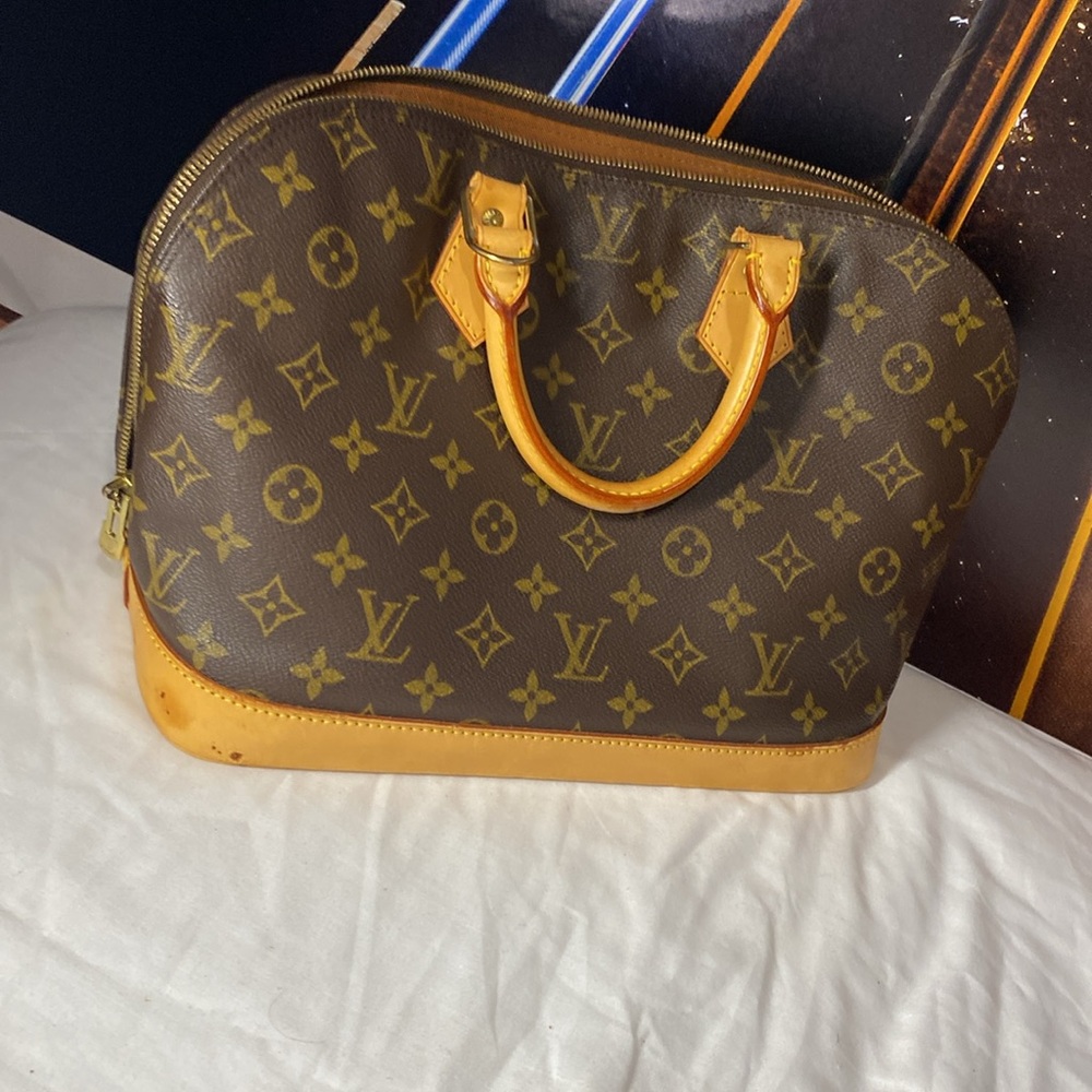Louis Vuitton Alma very clean with a few light spot cause by me - Picture 7 of 8